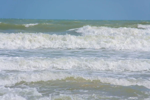 Fala Wietrzny Dzień Plaży — Zdjęcie stockowe