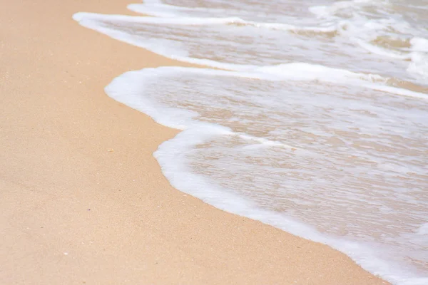 ビーチで海の波 — ストック写真