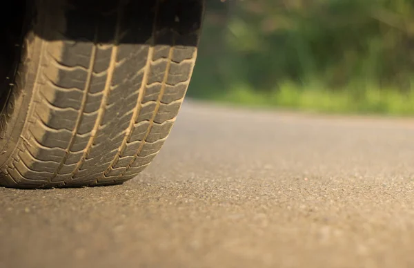 Ruota Auto Strada Asfaltata Campagna — Foto Stock