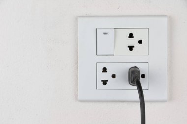 yuvaya takın ve yumuşak pembe Oda duvara geçiş