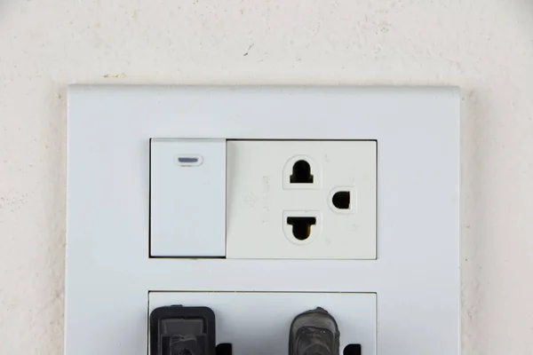 Plug in tomada e interruptor — Fotografia de Stock