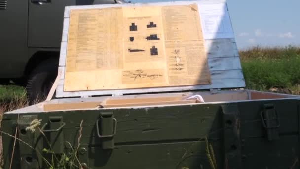 Open military box inside the shooting range device. The size of the letters used in the execution of UUS and UKS from small arms — 비디오