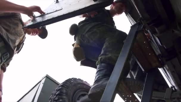 Russland Maykop August 2019 Kadettensoldaten Steigen Die Treppe Hinauf Und — Stockvideo