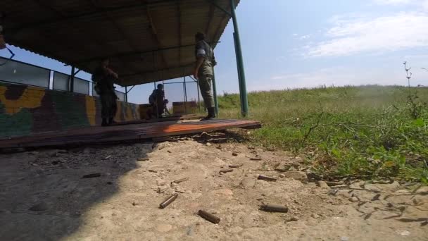 Rusya Maykop Ağustos 2019 Yalancı Askerler Silahlarını Hedeflere Ateşliyor Adaylar — Stok video