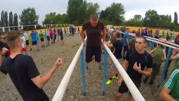 Rusia Maykop Agosto 2019 Pov Tipo Con Una Camiseta Está — Vídeos de Stock