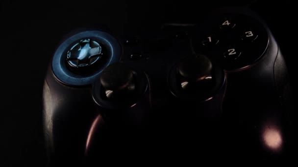 Black Controller Gamepad Hrát Videohry Herní Konzoli Panoramatická Scéna Zblízka — Stock video