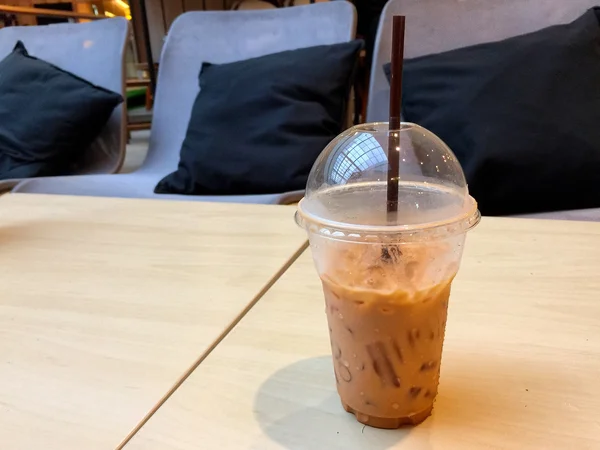 Té de leche estilo tailandés en vidrio de plástico —  Fotos de Stock