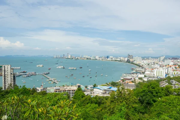 Vista di edificio e spiaggia di Pattaya — Foto Stock