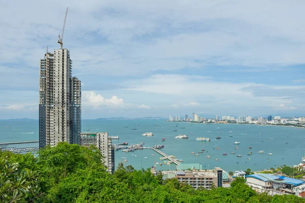 Widok budynku i Pattaya beach — Zdjęcie stockowe