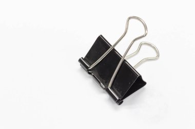 Beyaz arka planda siyah ataç.