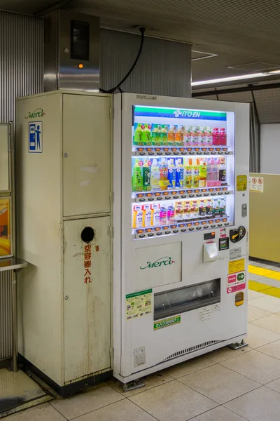 Máquinas de venda automática na estação ferroviária — Fotografia de Stock