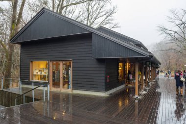  Birçok kişi Harunire Teras yürüyüş