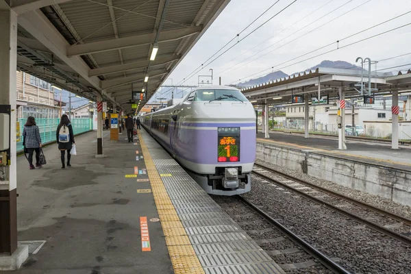 Vlak zastavil na nádraží Fujikyu — Stock fotografie