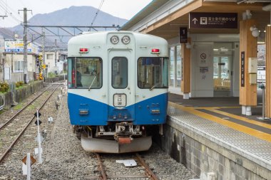 Kawaguchiko tren istasyonunda treni durdurdular