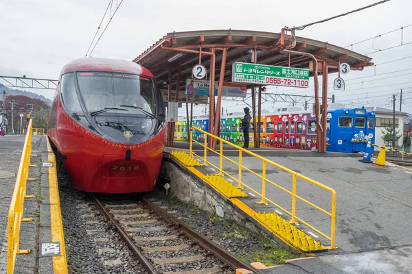 Tåget stannade på Kawaguchiko station — Stockfoto