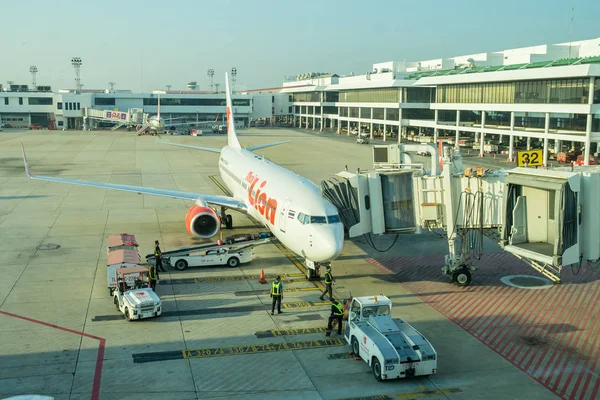 Thai Lion companhia aérea no portão — Fotografia de Stock
