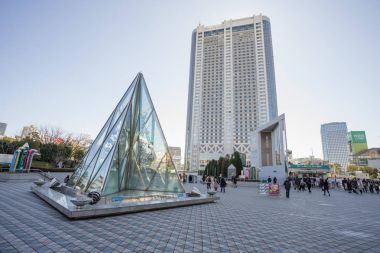  Tokyo dome ve otel Bunkyo ward önünde bina görünümü