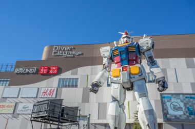 Diverccity Tokyo Plaza Gundam heykeli