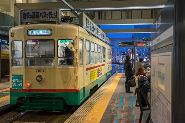 "Центральный трамвай на станции Тояма — стоковое фото
