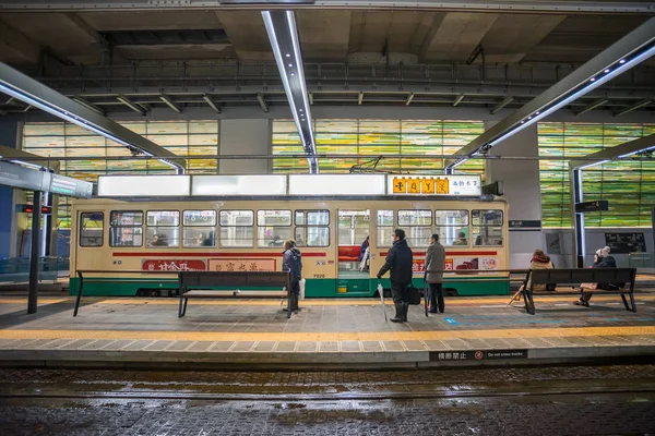 "Centram "villamos a Toyama állomáson — Stock Fotó