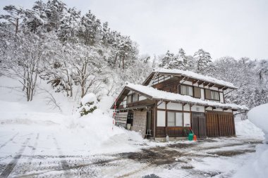 Geleneksel Gusso çiftlik evinde Shirakawa git