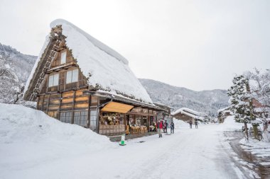 Geleneksel Gusso çiftlik evinde Shirakawa git