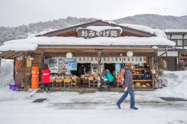 Geleneksel Gusso çiftlik evinde Shirakawa git