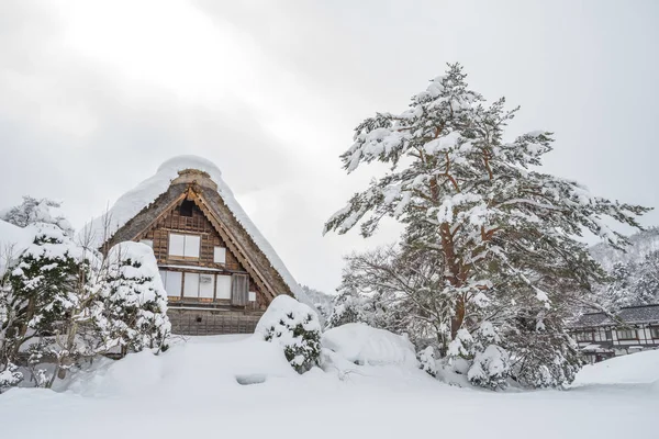 Un antiguo pueblo en Shirakawago en Japón — Foto de Stock