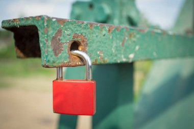 Ana anahtar kilidi paslı metal