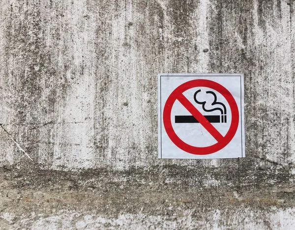 No smoking sign on concrete wall