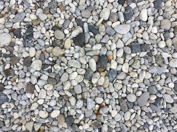 Текстурный рисунок из гальки гравия и небольших камней в пути пути — стоковое фото