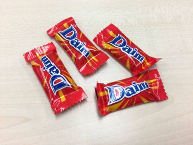  Daim çikolata masada, Daim Bar