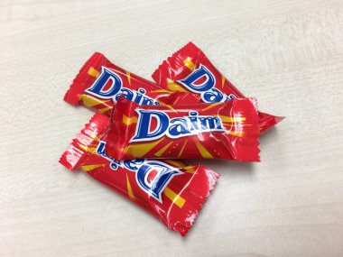  Daim çikolata masada, Daim Bar
