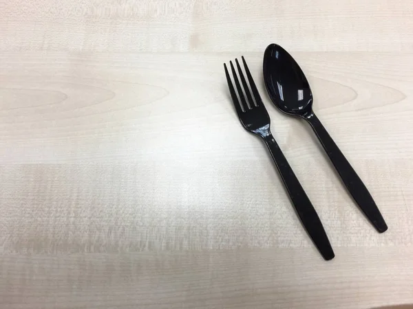 Cuchara y tenedor de plástico negro — Foto de Stock