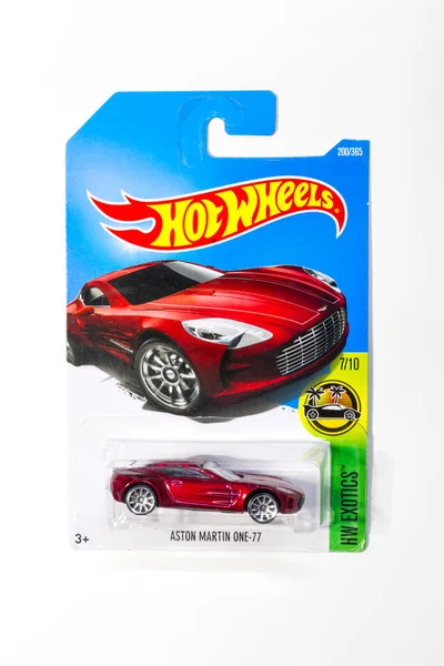 Pack of Hot Wheels die cast carded car model — Stock Photo, Image