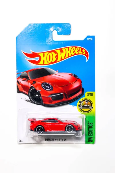 Pack of Hot Wheels die cast carded car model for Hot Wheels series — Stock Photo, Image