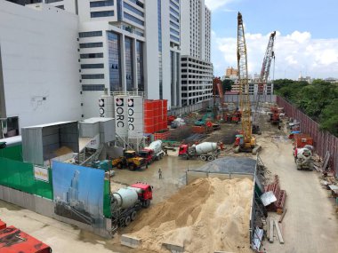  İnşaat İşçileri öncesi inşaat projeleri üzerinde çalışıyor