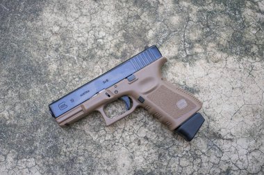 Glock 19 iki tonlu airsoft 6 mm mermi topu tabanca silah