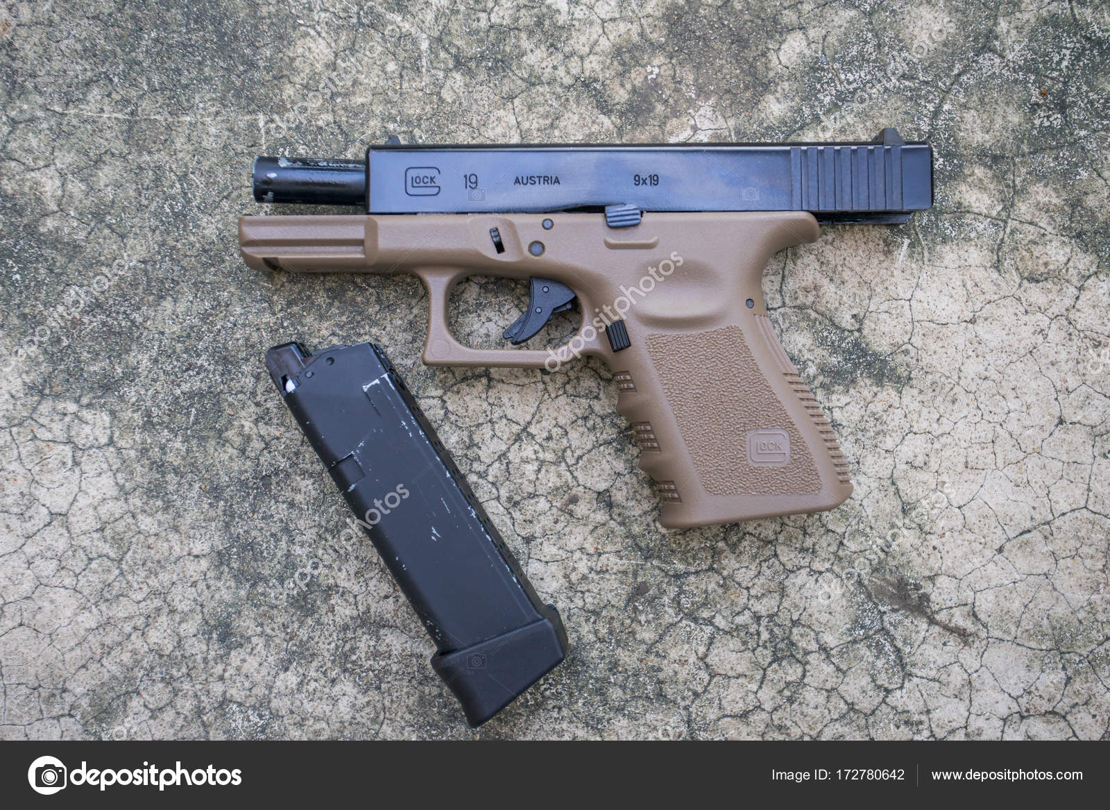 Glock 19 two-tone airsoft 6 mm bullet ball pistol gun on the floor – Stock  Editorial Photo © ztudiototo #172780642