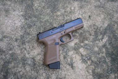 Glock 19 iki tonlu airsoft 6 mm mermi topu tabanca silah kat