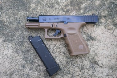 Glock 19 iki tonlu airsoft 6 mm mermi topu tabanca silah kat