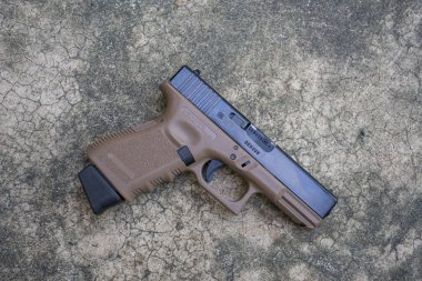 Glock 19 iki tonlu airsoft 6 mm mermi topu tabanca silah kat