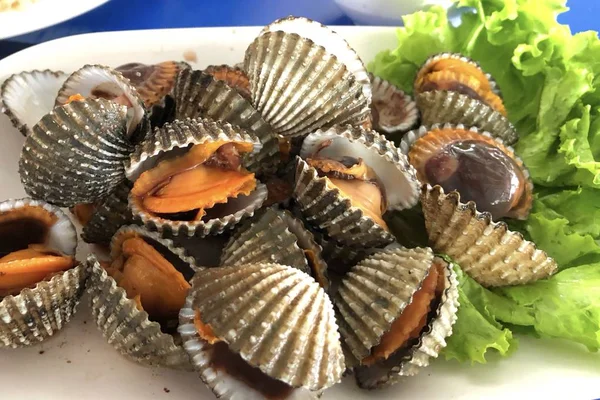 Cockle Tabakta Yemek Hazır — Stok fotoğraf