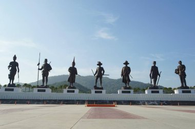 Hua Hin Tayland - 10 Aralık 2017: yedi eski Tay heykelleri kings ben Ratchapak Park, bu yeni işareti ve Hua Hin Tayland en popüler