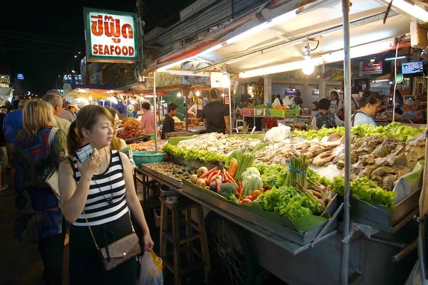 Hua Hin Tailandia Dic 2017 Turistas Identificados Comprando Comiendo Mariscos — Foto de Stock