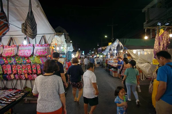 Hua Hin Tailandia Dic 2017 Turistas Identificados Comprando Mercado Nocturno — Foto de Stock
