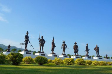 Hua Hin Tayland-10 Aralık 2017: yedi eski Tay heykelleri kings ben Ratchapak Park, bu yeni işareti ve Hua Hin Tayland en popüler