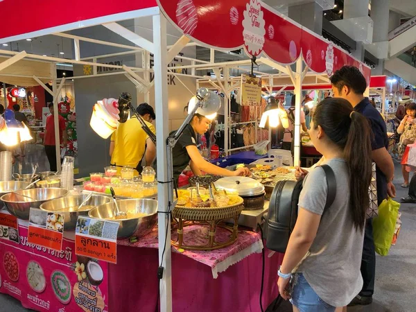 Bangkok Tajlandia Grudnia 2017 Czekam Kupić Coś Jedzenia Unii Mall — Zdjęcie stockowe