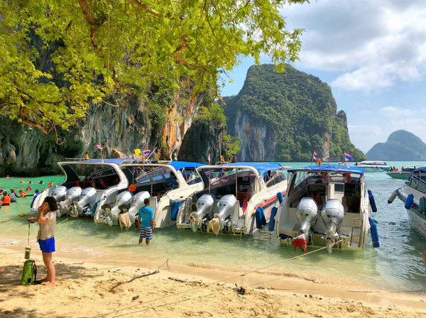 Krabi Thailand Feb 2018 Many People Speed Boats Anchored Island — Stock Photo, Image