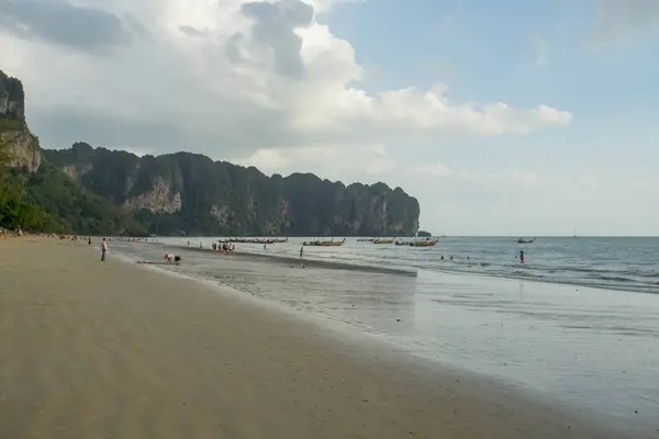2018 사람들이 휴식과 Nang 해변에서 비치는 태국에 유명한 관광지 — 스톡 사진